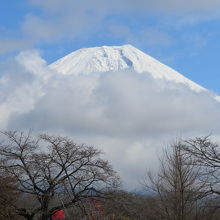 多少雲が邪魔をして