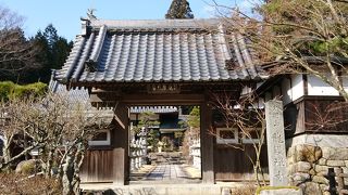 歴代遠山家の菩提寺