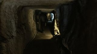 石見銀山の簡易観光の中心の洞窟