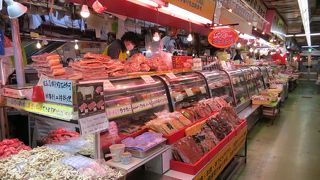 心の安らぎ旅行（2016年　第一牧志公設市場内でランチ）