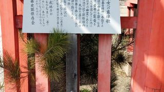 猿沢池のそばにあります。