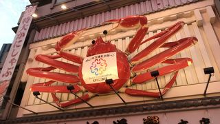 カニのオブジェが目立ちます。