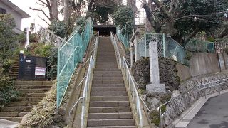 今は静勝寺があります。