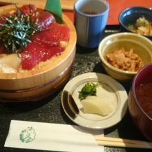 鰹たっぷり手こね寿司！