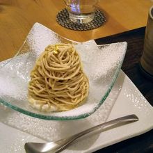 モンブランデセルとほうじ茶のセット