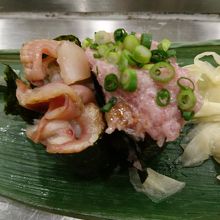 赤貝ヒモ軍艦とネギトロ軍艦