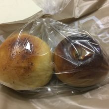 木苺の薄皮あんぱんと桜の薄皮あんぱん