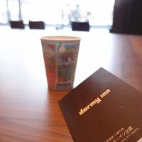 到着時にロビーで一服。コーヒーサービスです