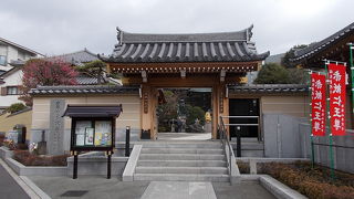 赤札仁王像が有名です。