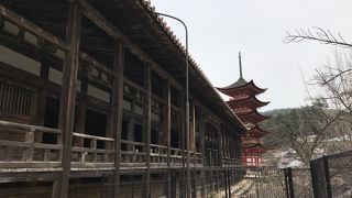 五重塔の隣にある神社