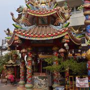 色鮮やかな中国寺院