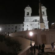 夜のトリニタ デイ モンティ教会
