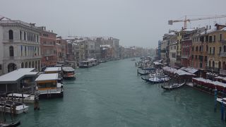 ここからの運河の眺めはサイコーです。一番好きです。