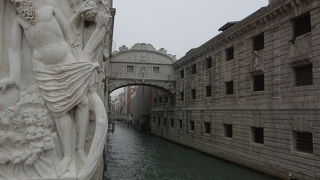 数年前に改修工事をしてきれいになった。きれい過ぎて，ため息が出る。