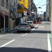 平坦な区域から、徐々に勾配が急になってきた五味坂の様子です。