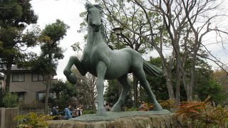 躍動感あふれる像です