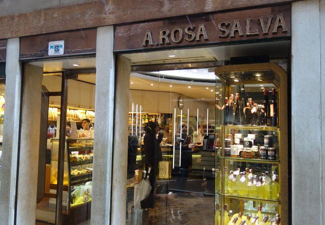 A. rosa Salva. リアルト橋近くのカフェ。気楽に入れます。