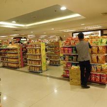 土産品の売り場スペースもかなり広かったです。