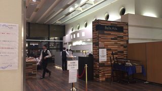 開放的だけど、通路を歩いている人に見られる～！