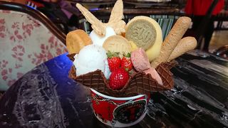 店員さんのサービスもgood！見た目が華やかでおしゃれなアイス！