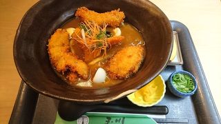 とろろご飯が入ってる豊橋カレーうどんの人気店