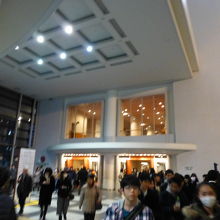 立派なホールでした．