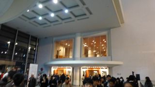 ホールがあります．