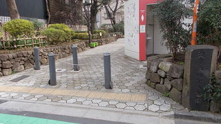 岡倉天心の住居跡です。