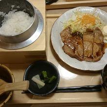 豚の生姜焼き定食