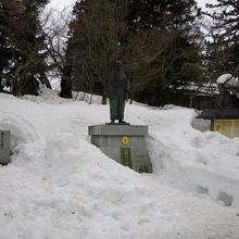 上杉神社内の「上杉鷹山公之像」です