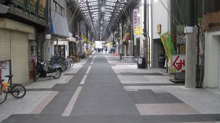 昭和の香り漂うアーケード商店街