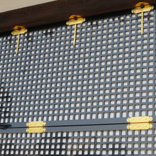 国宝の金堂。漆が新しい。