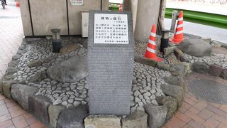 交差点下にある小さな遺跡