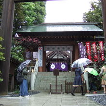 鳥居から境内の様子