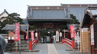 貫主さまのお住いです。。