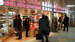 改札内の駅弁屋兼売店