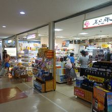 土産物店。