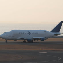 セントレア名物のドリームリフターです。