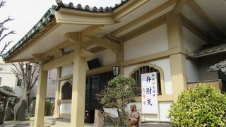 多くの碑が建っています