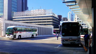 巨大なバスターミナル