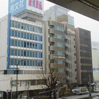 東京ドームシティ側から。芳文社本社ビルのお隣のビル