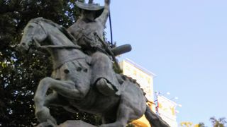 『回天一枝』日暮里駅前にある「太田道灌像」