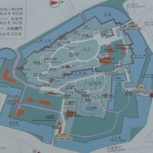 平川門と濠について説明している皇居の環境省の案内図です。