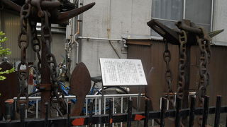 小学校の片隅にひっそりと・・