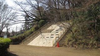 国分寺崖線を使って作られた公園です。