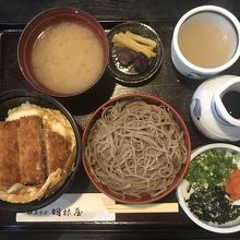 カツ丼定食に割子1段をプラス