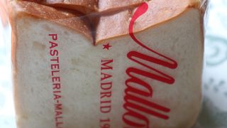 マヨルカのスペイン産はちみつ風パンは焼き立てがおいしい