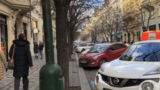 プラハ旧市街広場から延びています。