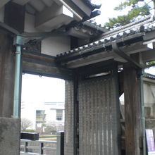 北桔橋門の様子です。複郭式櫓は、撤去されて、入口の門のみです