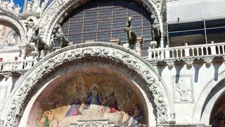 羽の生えたライオン